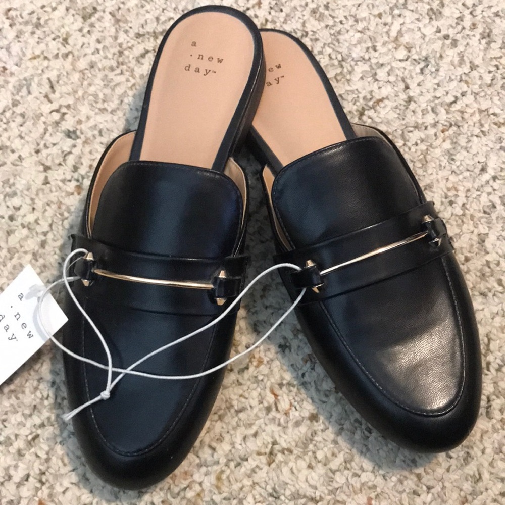 Brand new size 9 1/2.  Bought wrong size